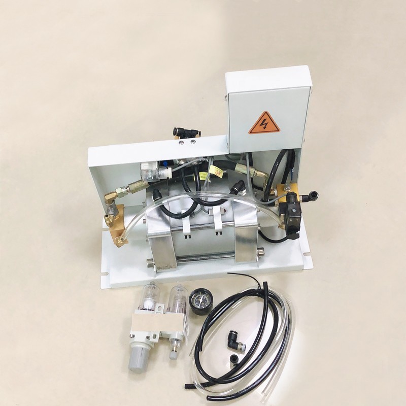 Pompa pneumatica per microforatrice